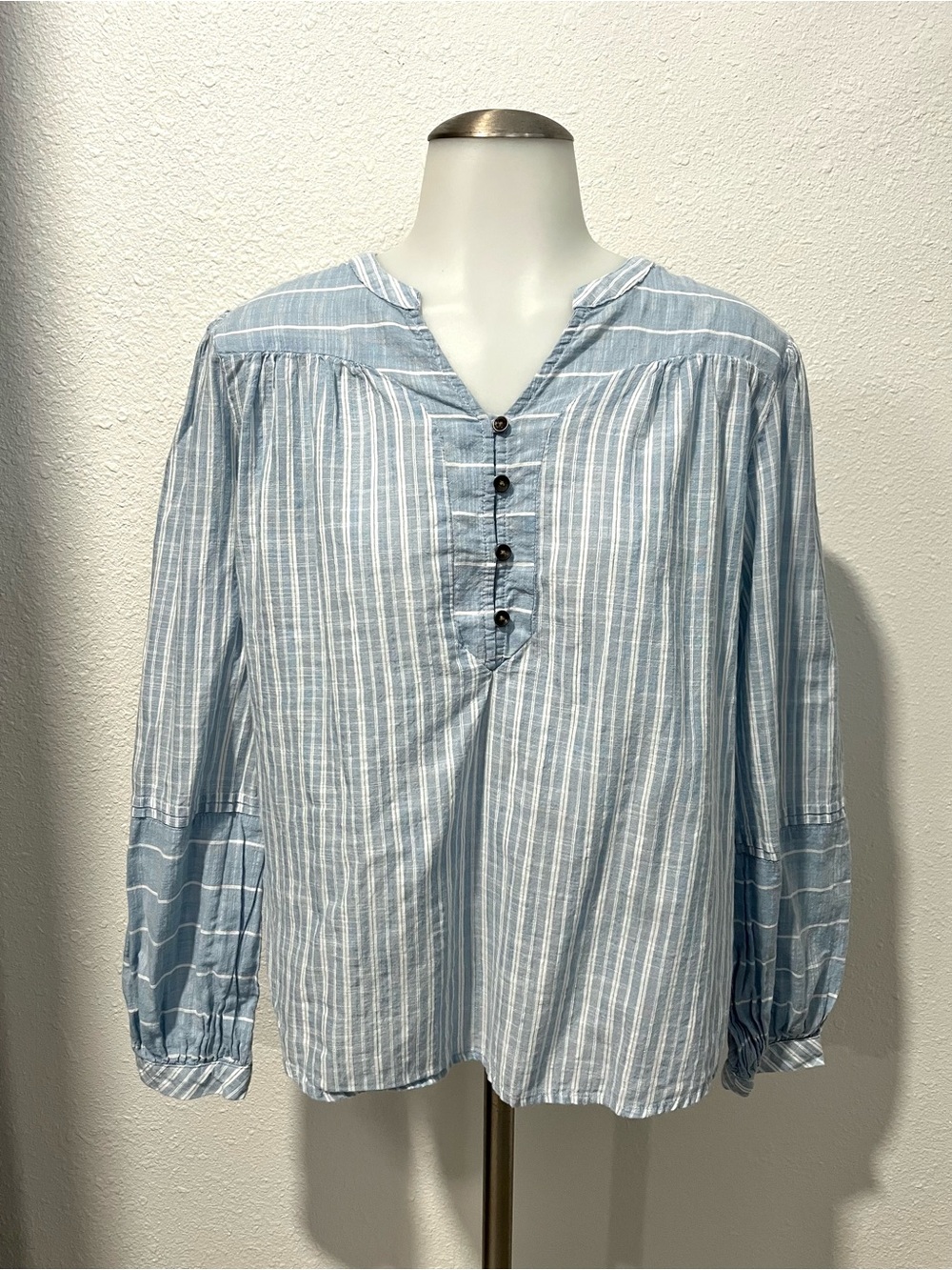 a.n.a. A New Approach Blue Striped Cotton Top Size Small